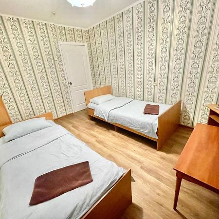 Готель Сатурн Kiev Esterno foto