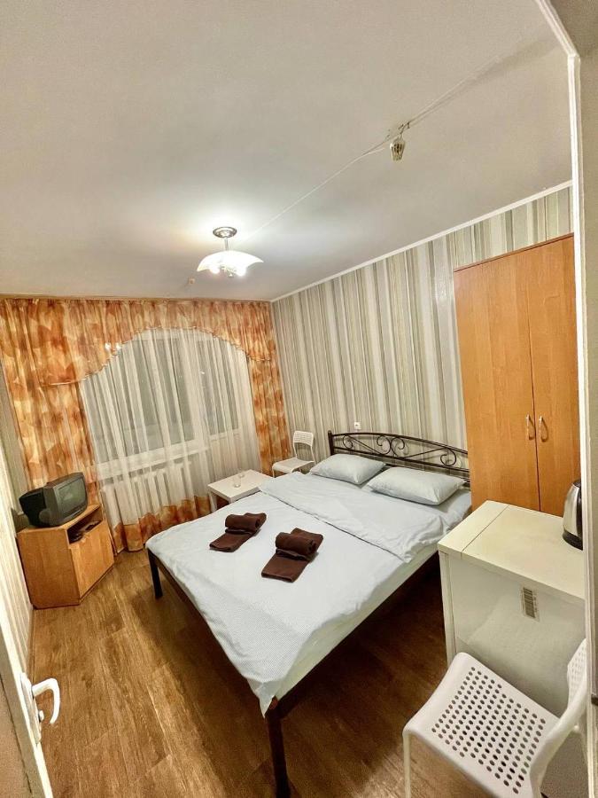 Готель Сатурн Kiev Esterno foto